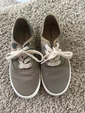 Old Navy Kids' Olive Camo Canvas Lace-Up Sneakers